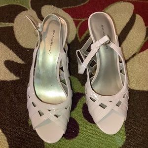 Comfy, breathable nude pumps, flexible styling